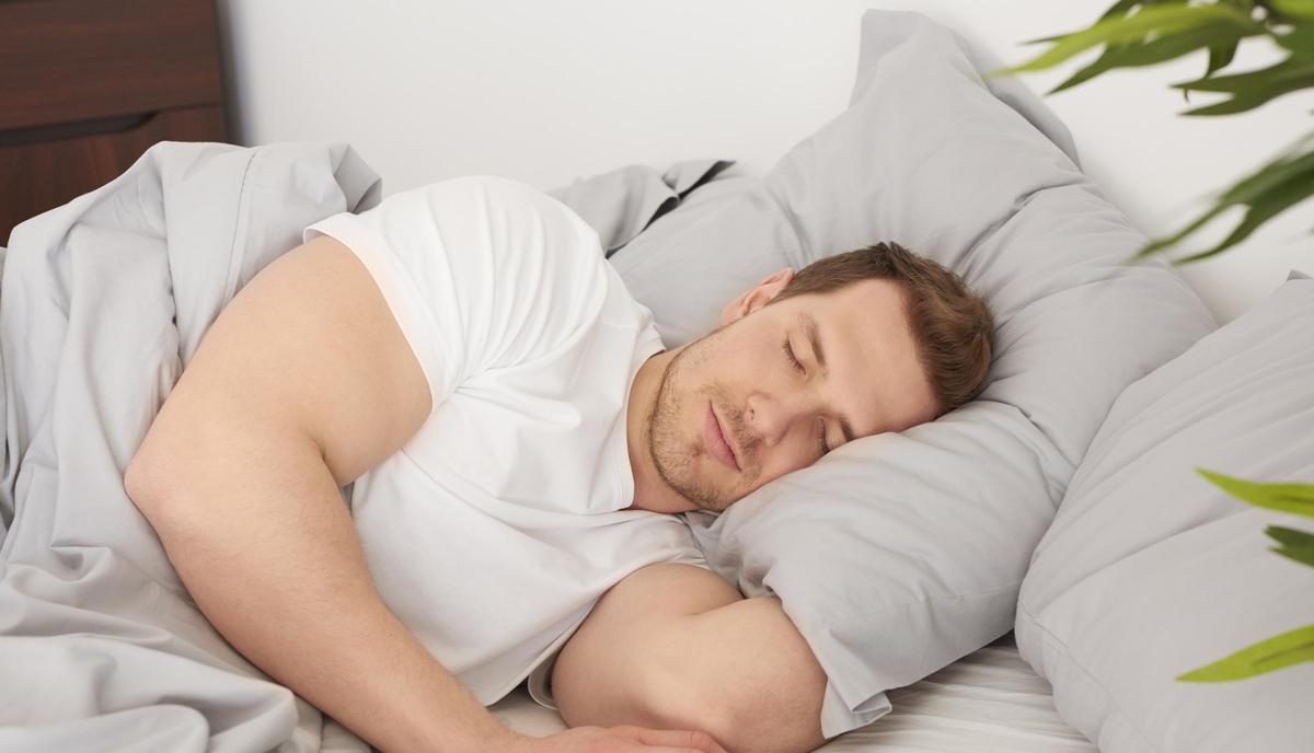 La mejor alternativa del colchón hinchable es este modelo superventas y viscoelástico que no supera los 90 €