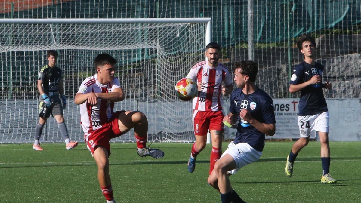 Adri Hernández es el único mediocentro superviviente de la pasada temporada.