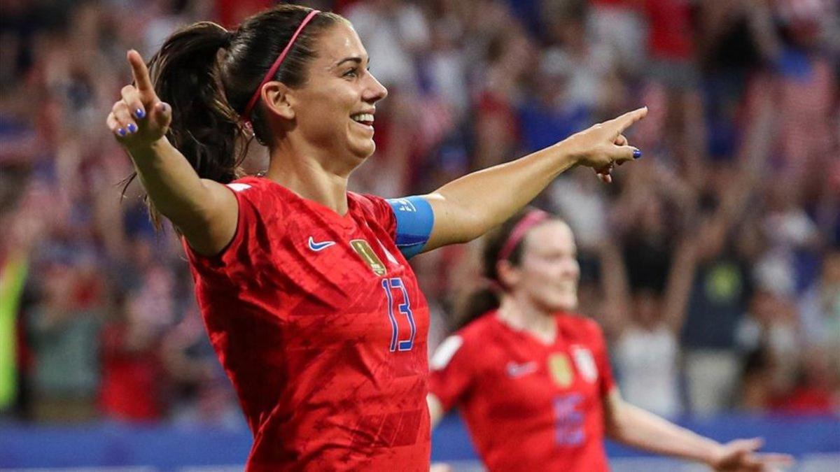 La jugadora de Estados Unidos, Alex Morgan, celebra un gol durante el partido de semifinal de la Copa Mundial Femenina de la FIFA 2019 entre las selección inglesa y la selección estadounidense