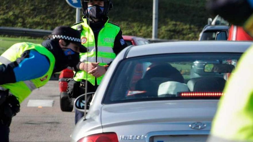 Un control en una carretera de Asturias