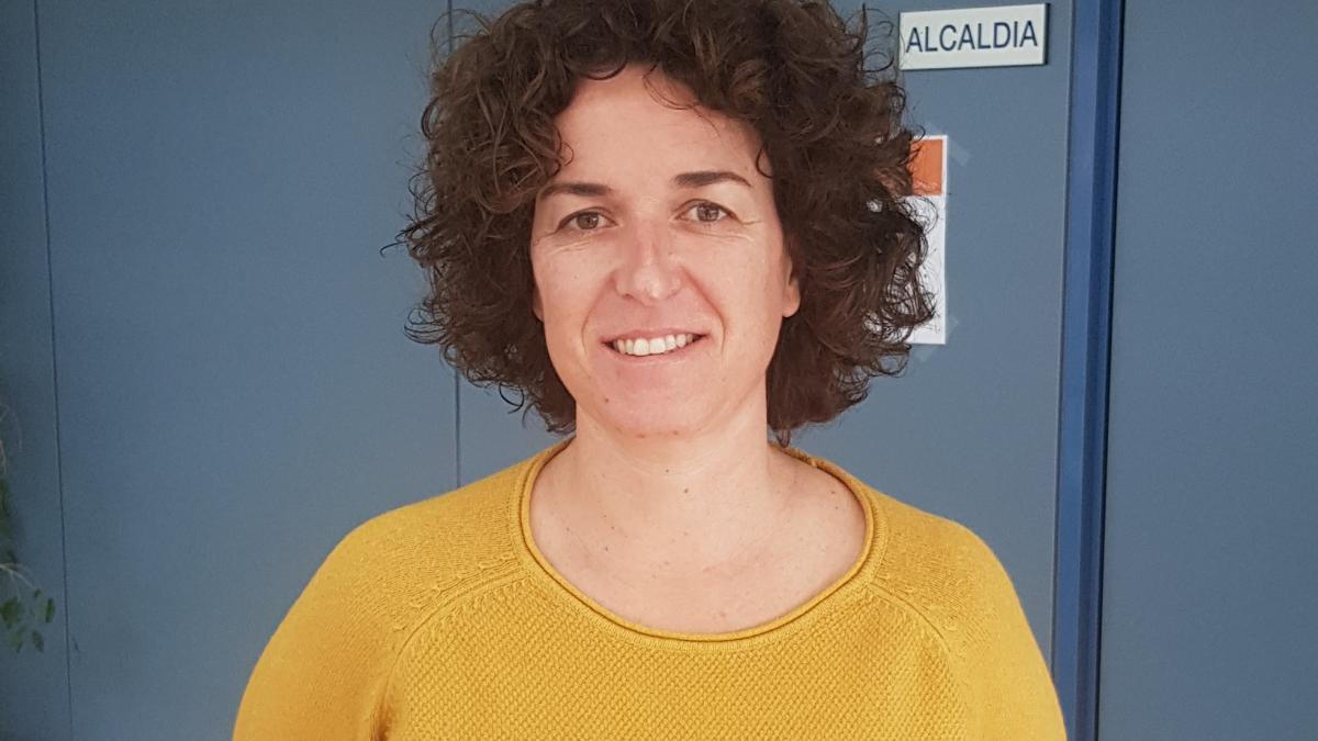 ENTREVISTA | La alcaldesa de Almenara avisa: &quot;Necesitamos ya las escolleras o el mar se comerá nuestra playa&quot;