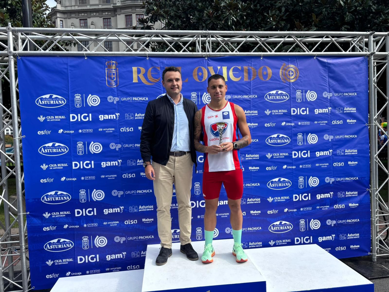 EN IMÁGENES: Así ha sido la carrera por el centenario del Real Oviedo