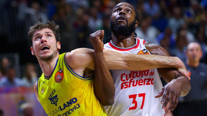 La marea amarilla recibe al Granca antes del partido de Copa del Rey en Málaga