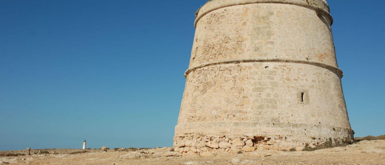 No existe mayor fusión con el paisaje que la protagonizada por este refugio de Barbaria.