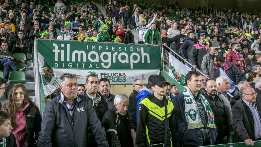 Aficionados del Elche, durante el último partido contra el Córdoba