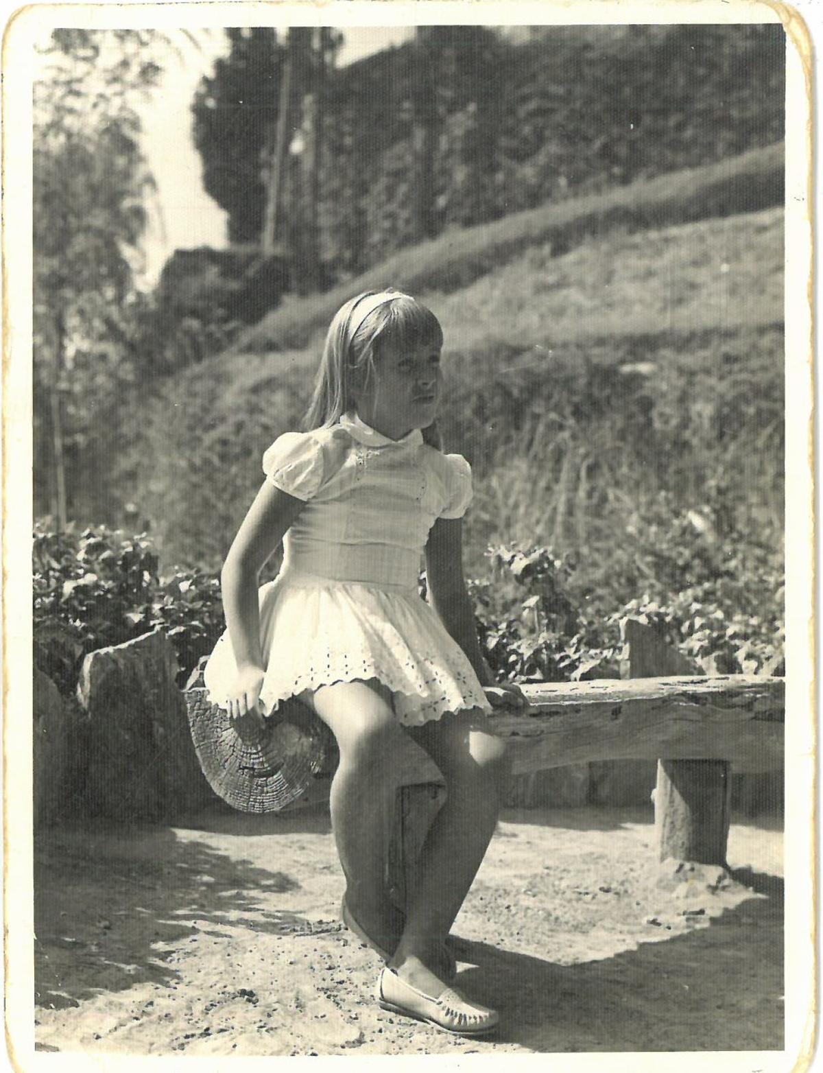 Lola Acosta en los Jardines de Puerta Oscura en 1960.