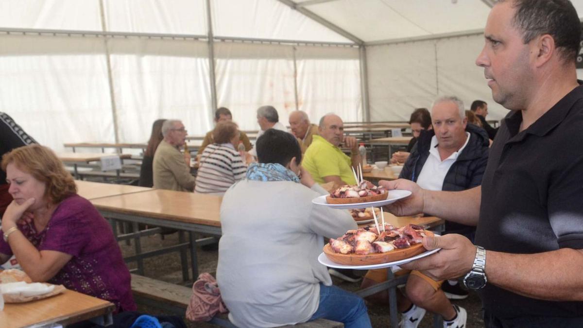 Uno de los restaurantes montados en San Simón.