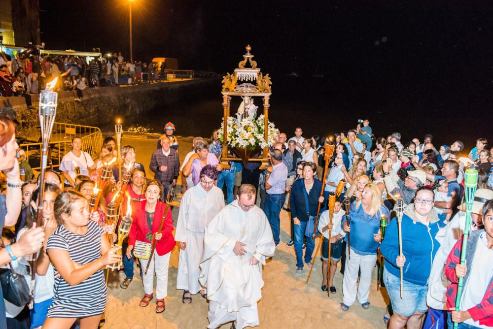 FUERTEVENTURA - Procesión nocturna de la Virgen del Carmen en Corralejo -19-7-17