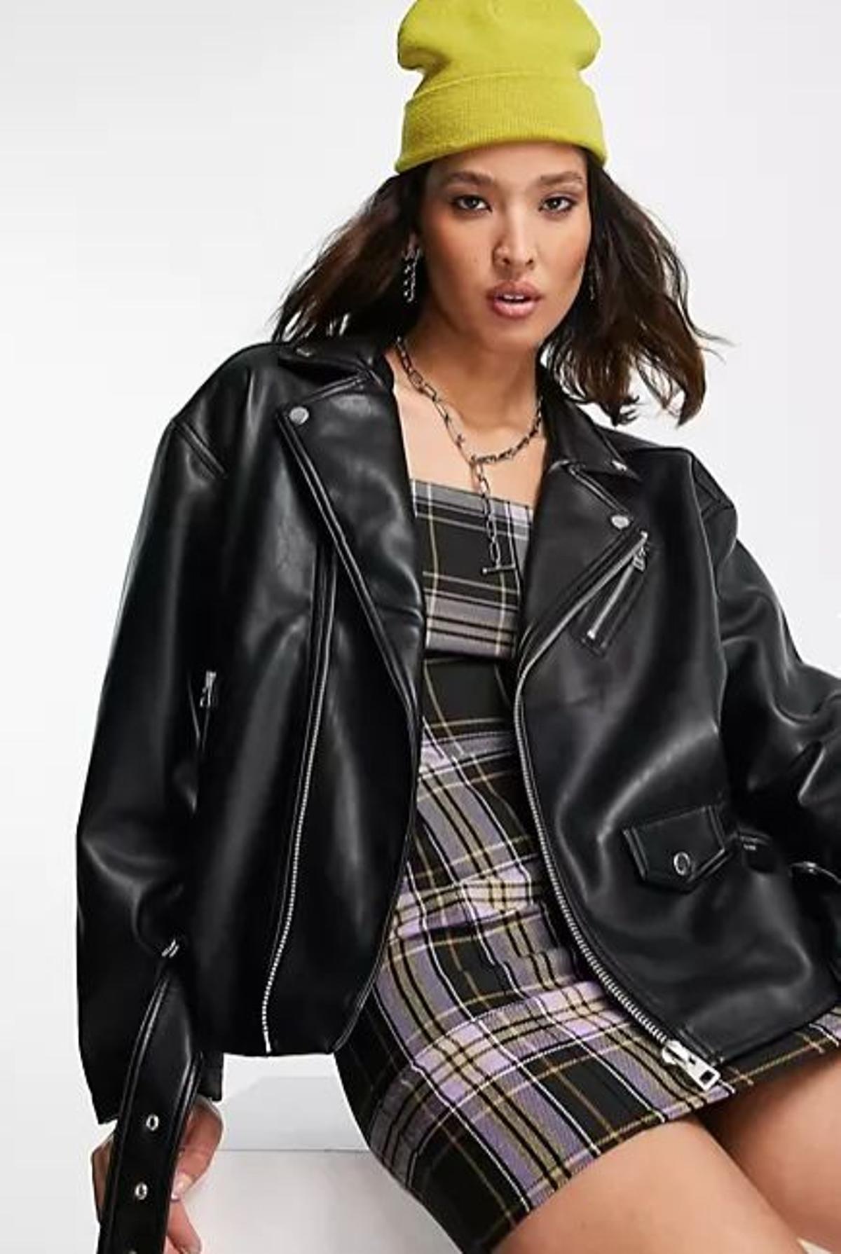 Chaqueta biker extragrande negra de cuero sintético de Topshop