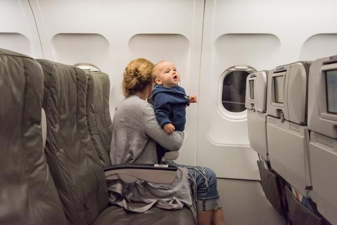 Viajar en avión con niños