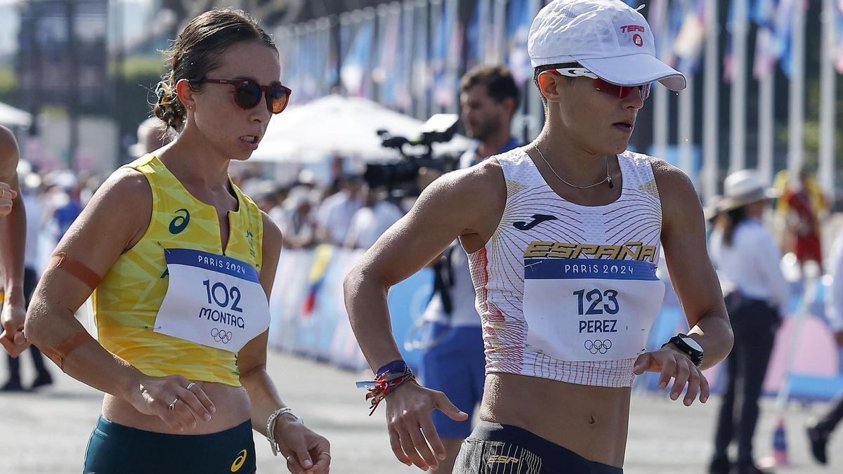 María Pérez, a la derecha, en un momento de la carrera.