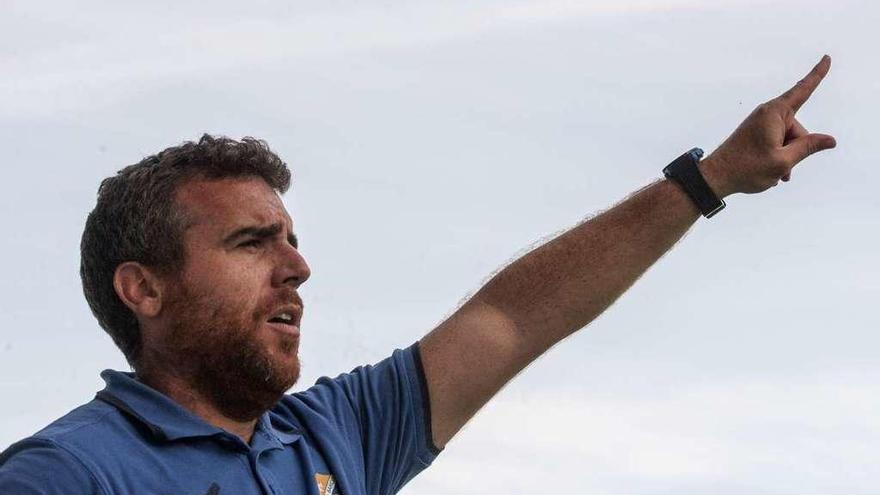 Javi Rey, entrenador del Centro de Deportes Barco. // Brais Lorenzo