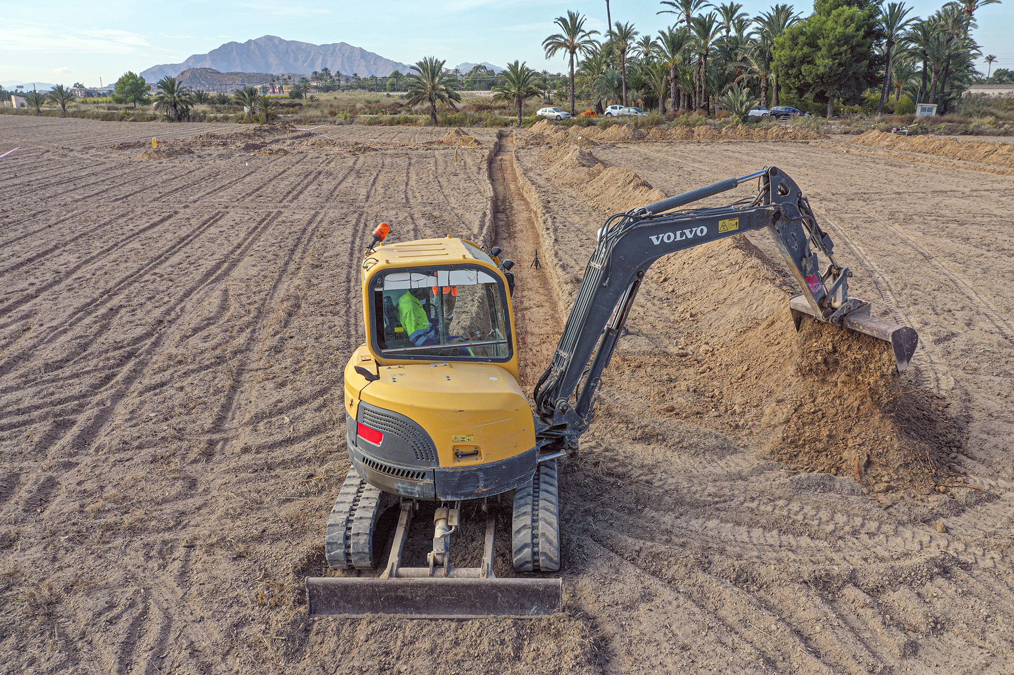 Excavaciones en el campo de concentración de Albatera para localizar una fosa común