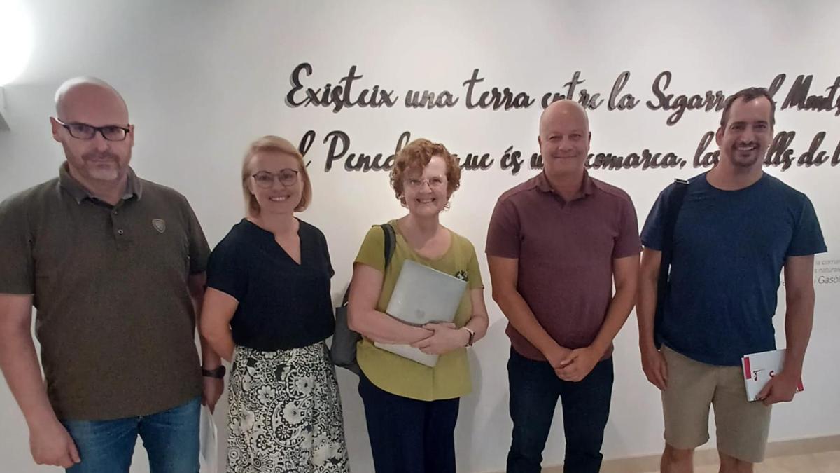 Representants del Consell i de la Generalitat presents a la reunió