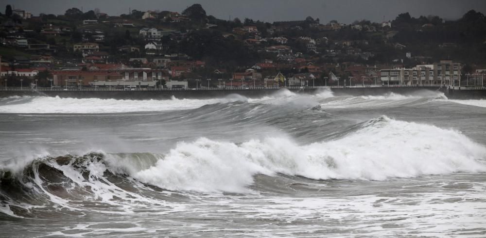 Oleaje en Gijón