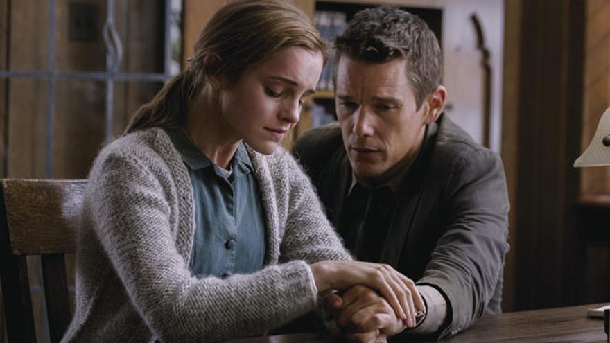 Ethan Hawke y Emma Watson en `Regresión´