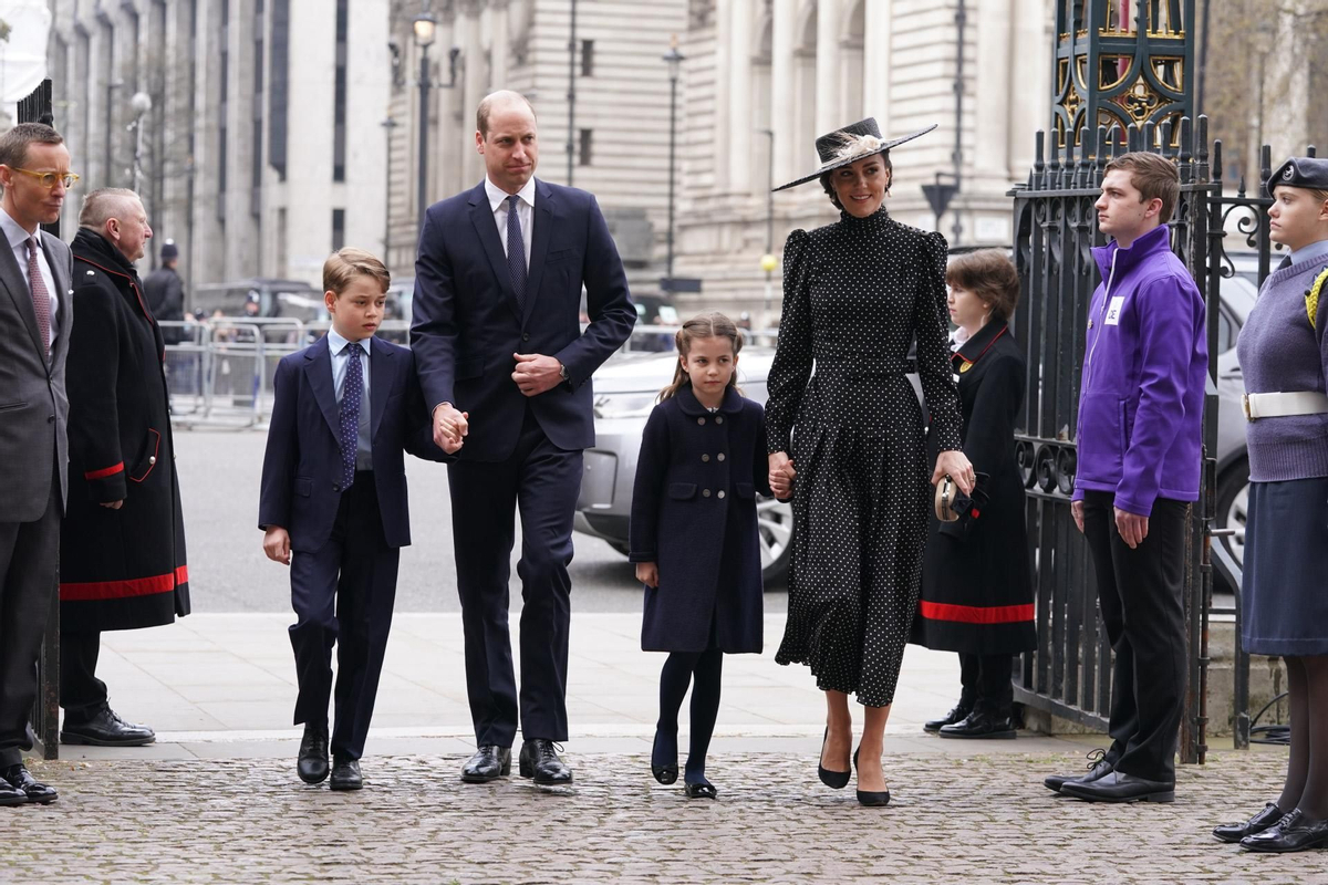 Kate Middleton y el príncipe Guillermo con sus hijos mayores: Carlota y George