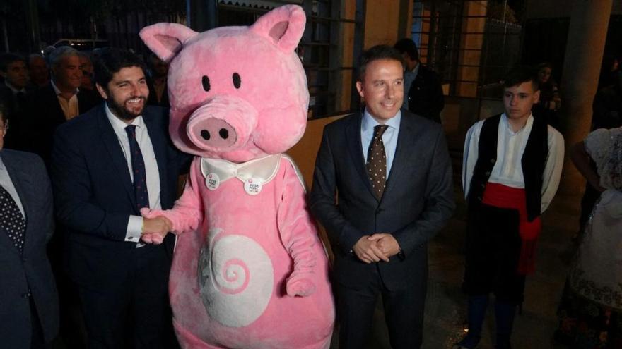 El presidente de la Comunidad, Fernando López Miras (i), y el alcalde de Lorca, Fulgencio Gil (d), inaugurando la 50ª SEPOR.