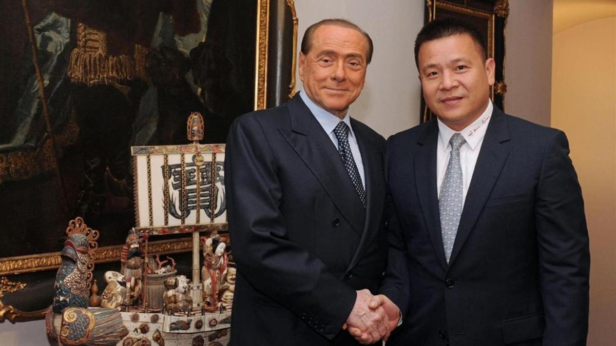 Berlusconi y el empresario chino Li Yonghong