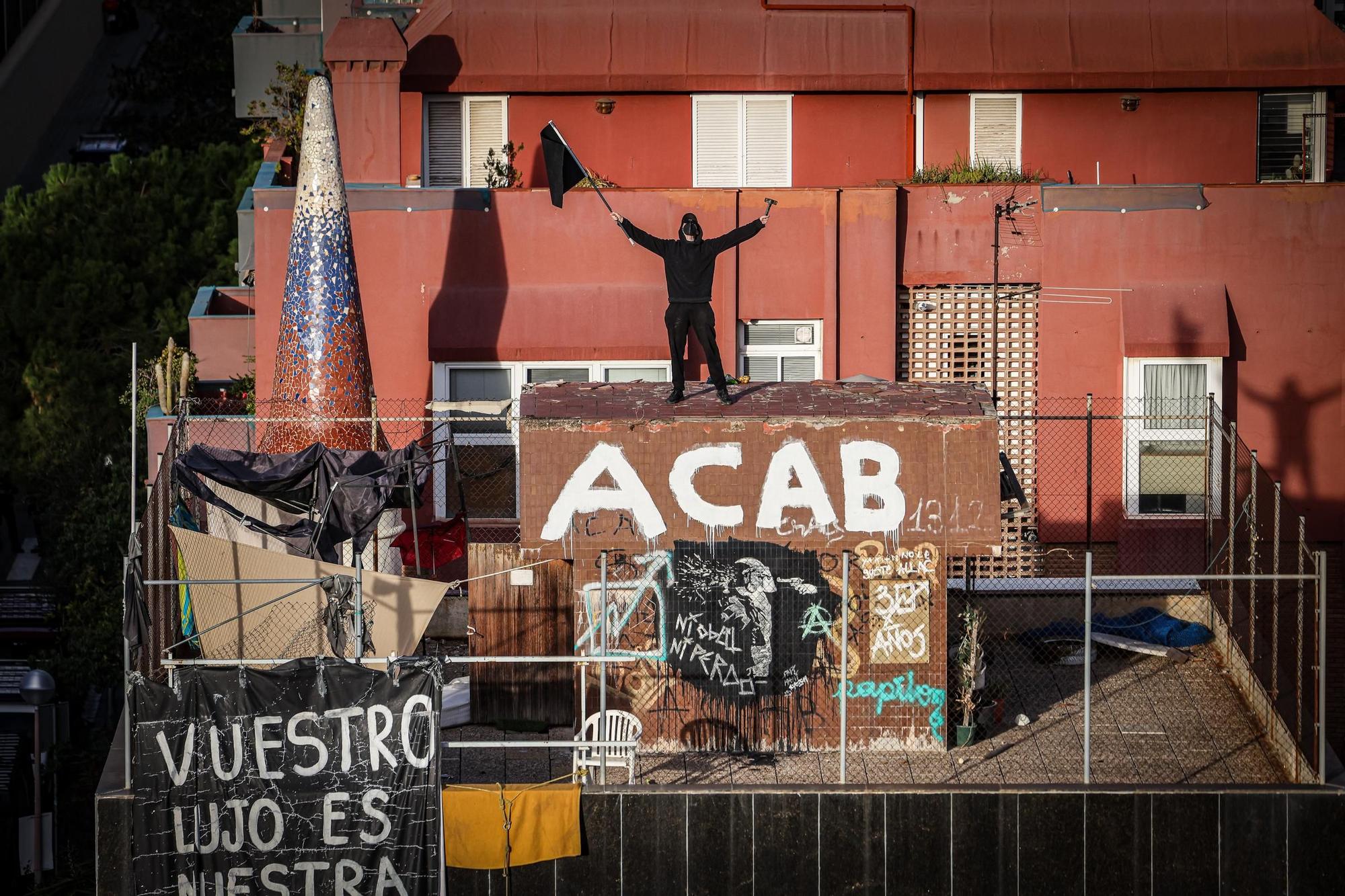 Els Mossos desallotgen les cases ocupades del Kubo i la Ruïna de Barcelona