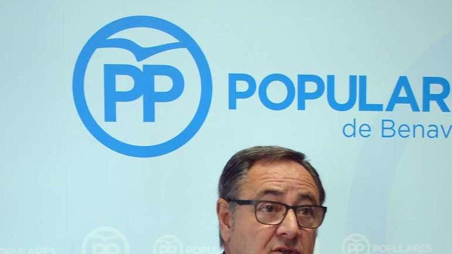 Manuel Vega, durante la rueda de prensa de ayer en la sede del PP.