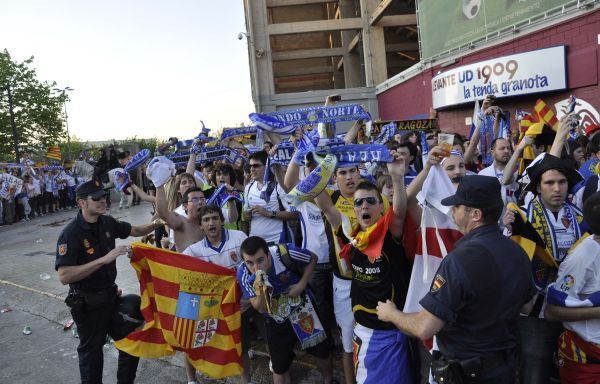 Apoteósica llegada del Real Zaragoza al Ciudad de Valencia.