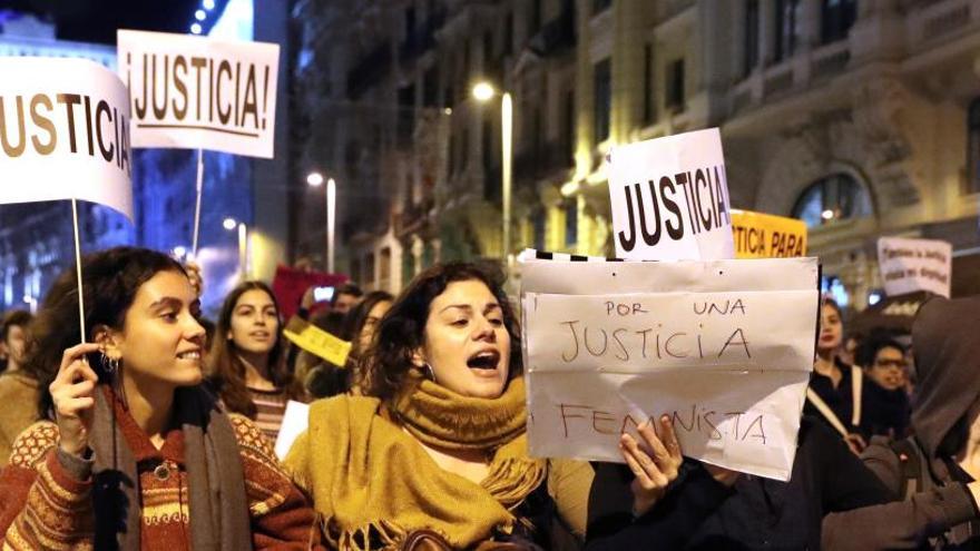 Manifestantes reclaman &#039;justicia&#039; para el caso de &#039;La Manada&#039;.