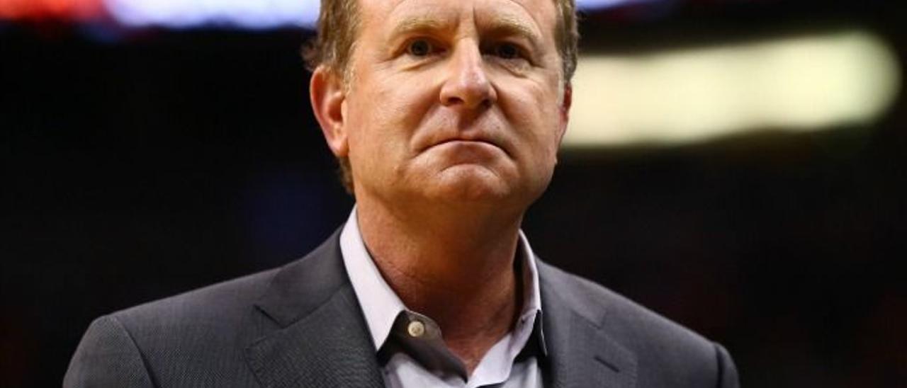 Robert Sarver, nuevamente en el ojo del huracán.