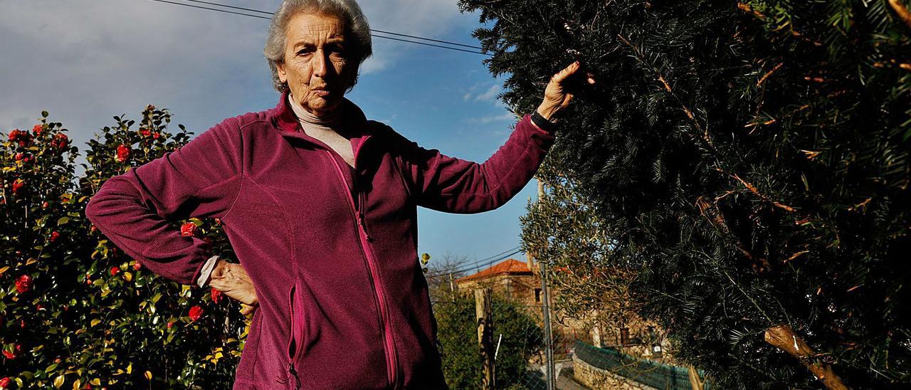 Laura González, ayer, posando para LA NUEVA ESPAÑA en San Martín de Laspra. | |  MARA VILLAMUZA