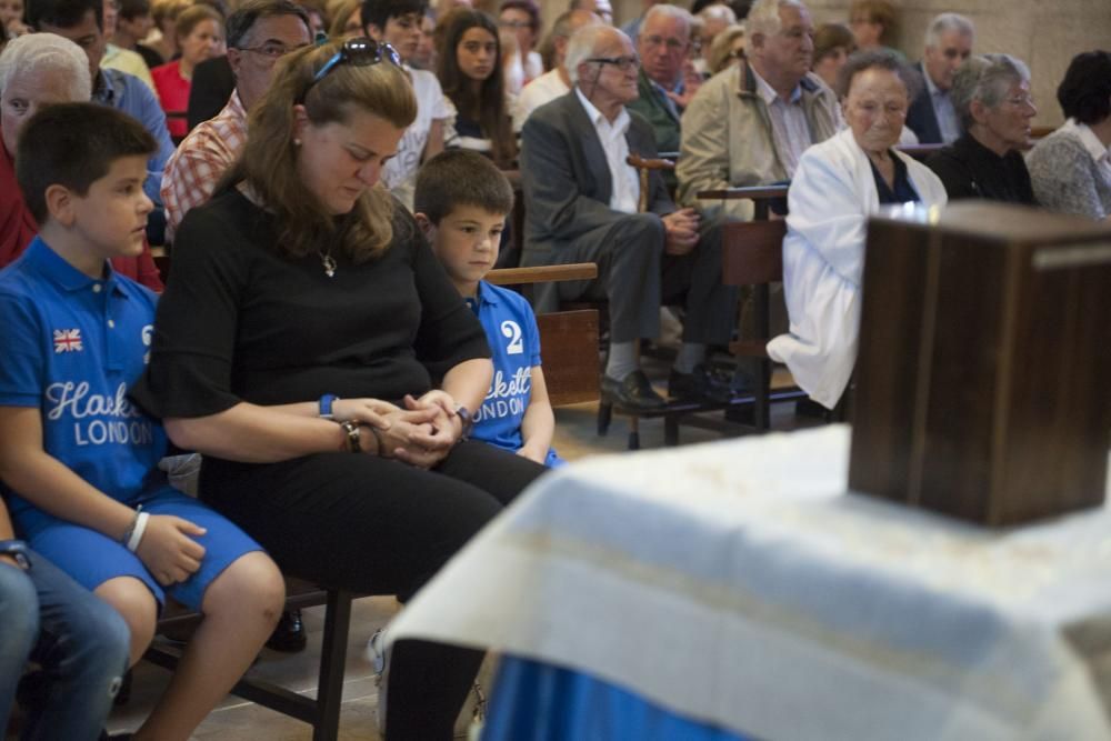 Funeral del cofrade de los estudiantes en la iglesia de San Javier