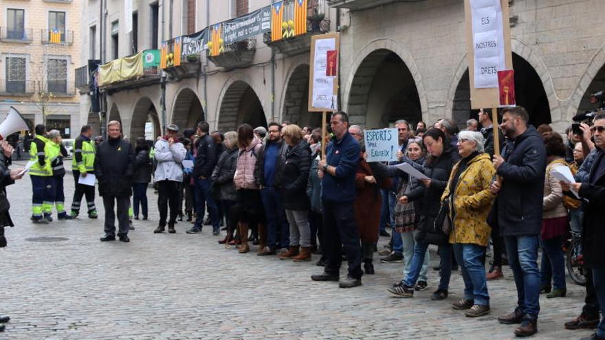 Xiulada de treballadors de l&#039;Ajuntament de Girona per recuperar les retallades