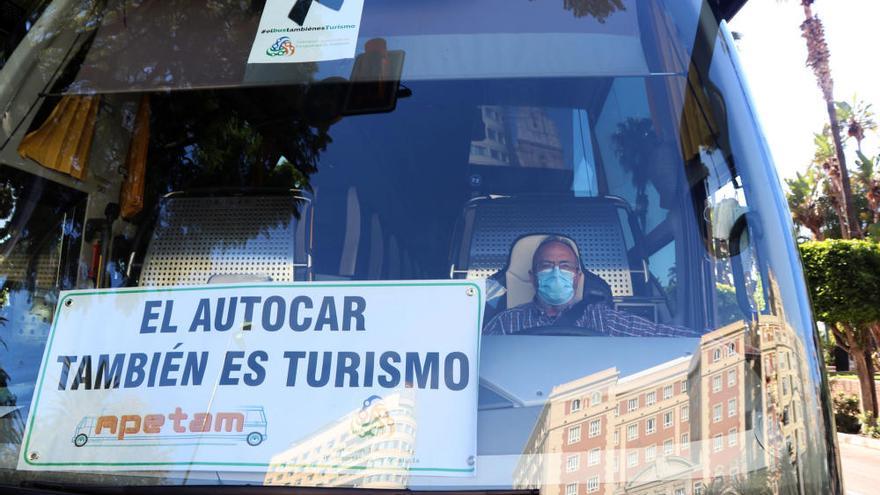 Los autobuses salen a las calles de Málaga por un &quot;plan de supervivencia&quot;