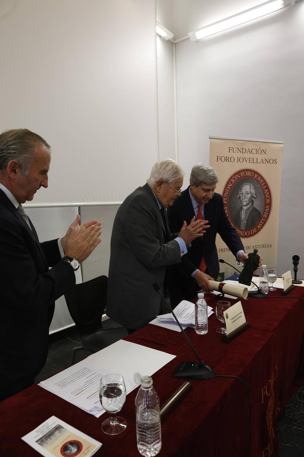 José Luis García Delgado, patrono de honor del Foro Jovellanos (en imágenes)