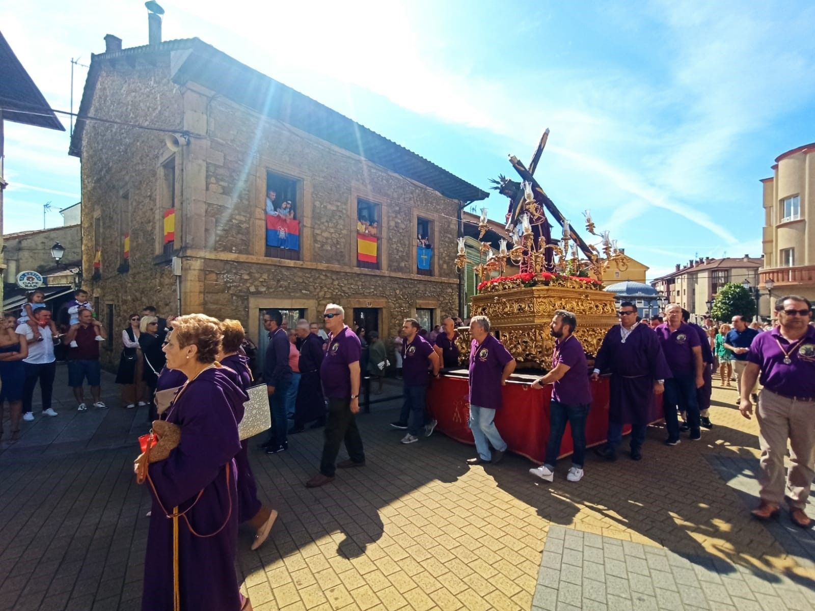 Todas las imágenes del Ecce Homo: así fue la multitudinaria y emocionante procesión en Noreña