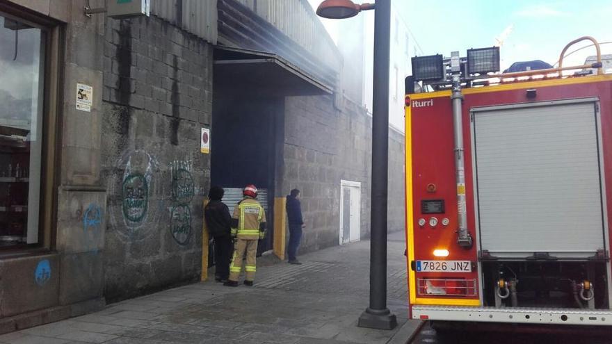Una humareda cerca de un taller de Vigo moviliza a los bomberos