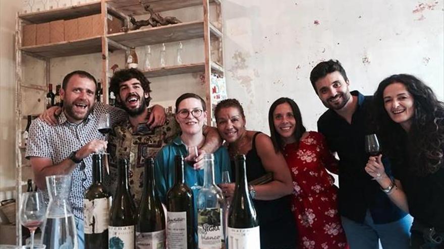 Jugo, una nueva tienda en Córdoba de vinos naturales, vivos y personales