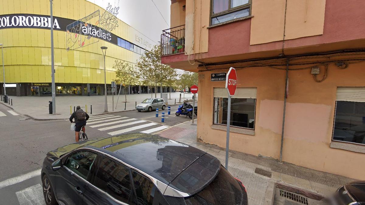 Imagen de la intersección donde tuvo lugar el siniestro, regulada por una señal de ‘stop’.
