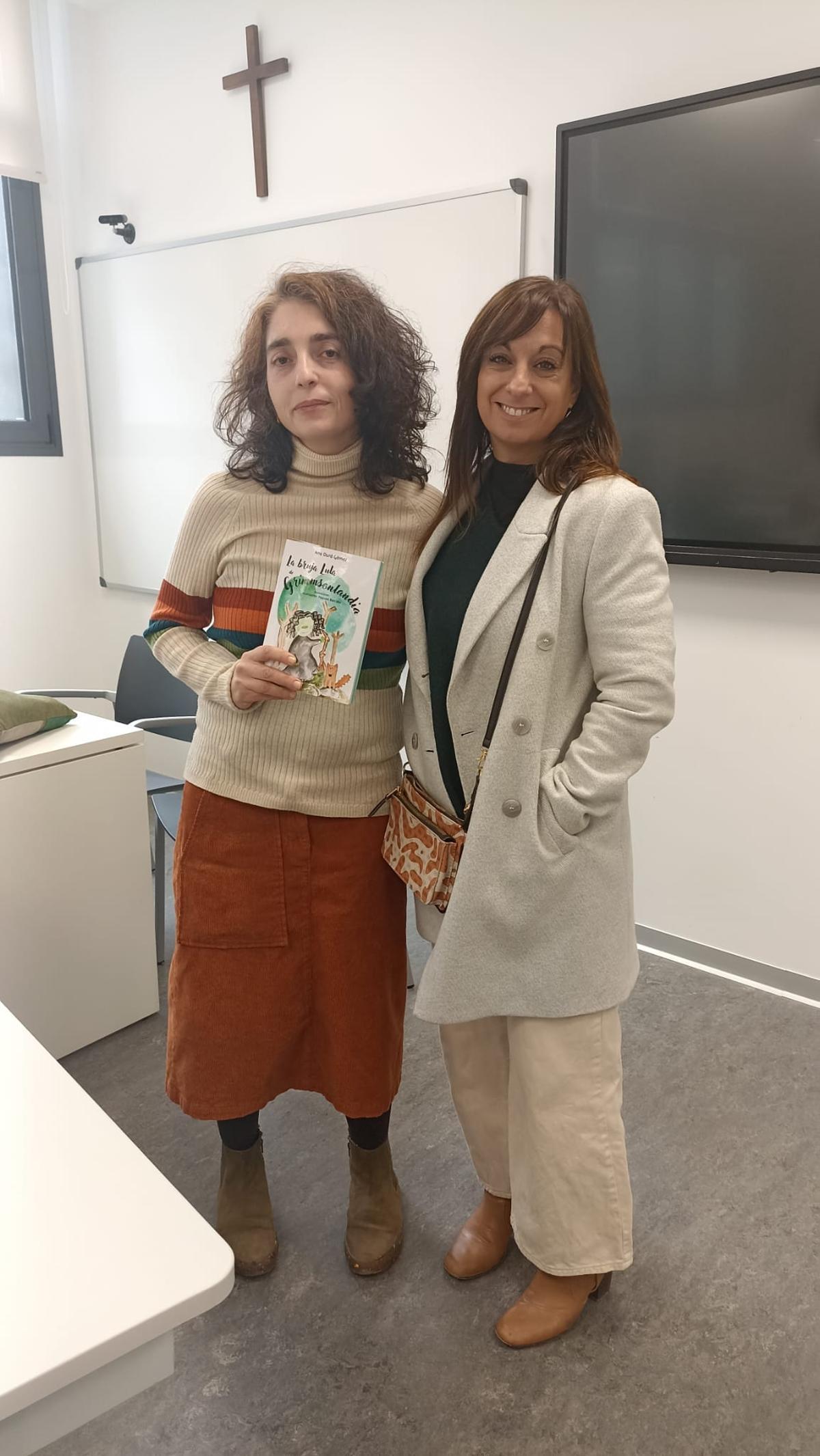 Andrea Latorre y la escritora Ana Durá.