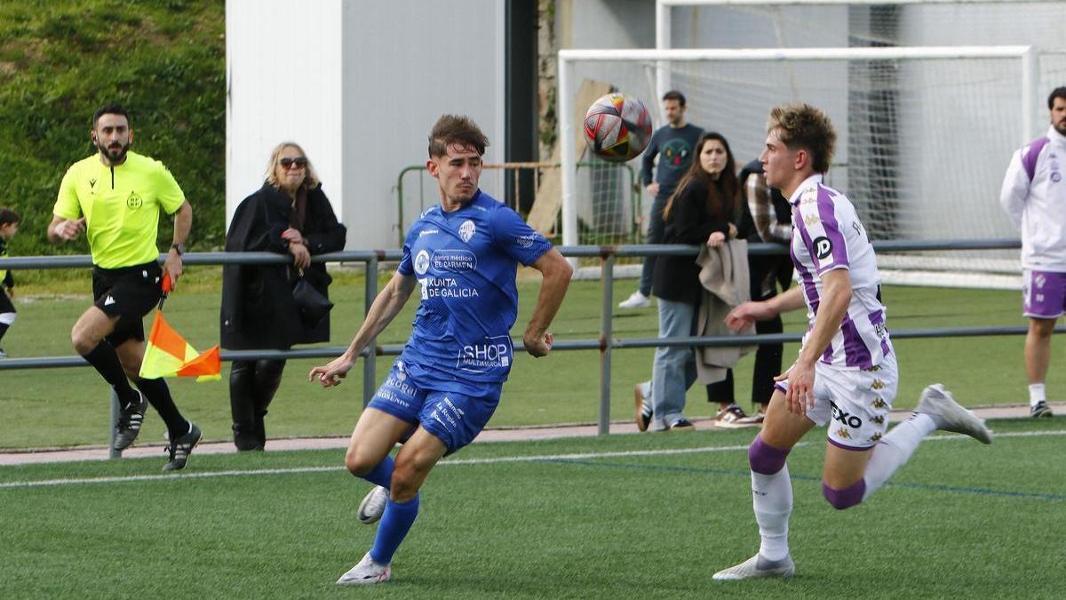 Álex Gil durante su etapa en el Ourense CF.