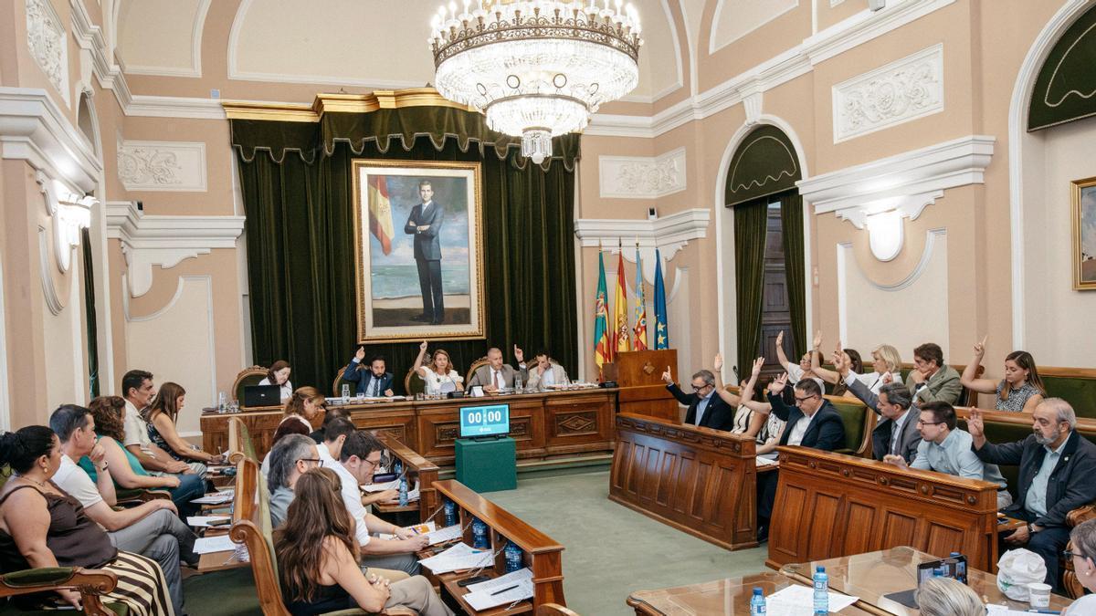 El salón de planos ha acogido este jueves la sesión correspondiente al mes de julio.