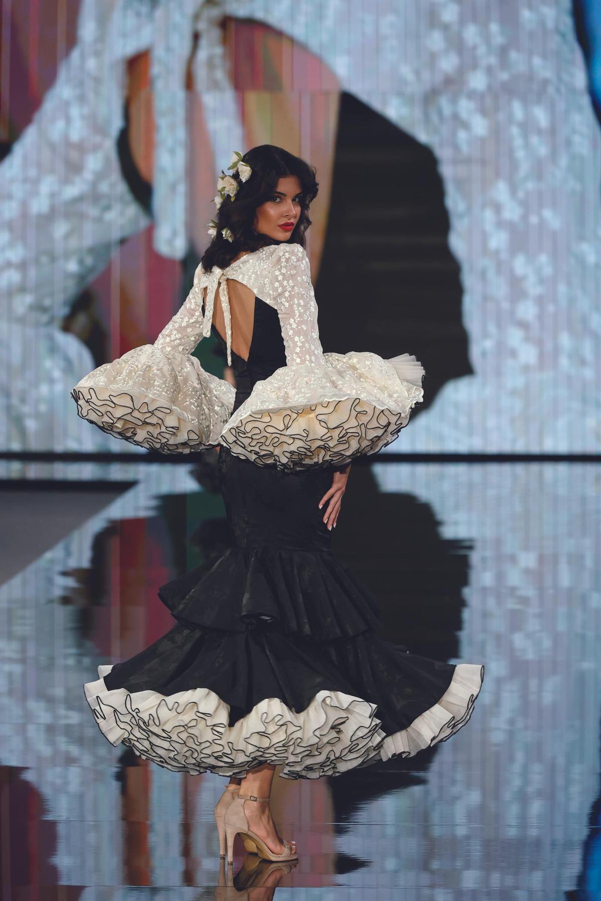 Carmen Benítez sorprende en Simof con su colección 'Mírame'