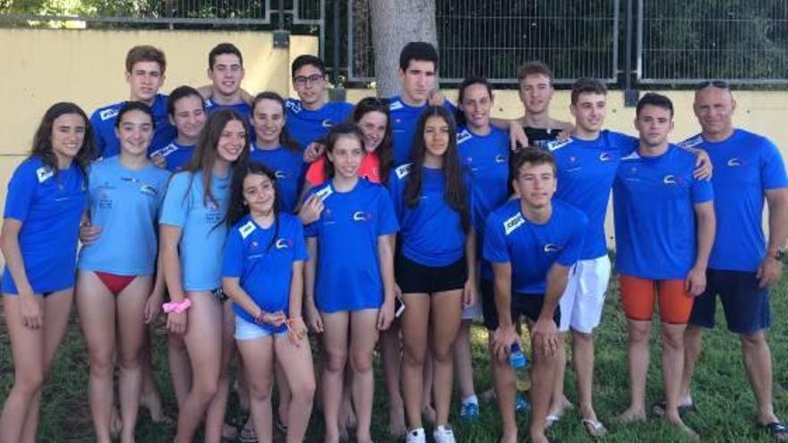 Nadadores del Club Natació Xàtiva en el Trofeo Delfín.