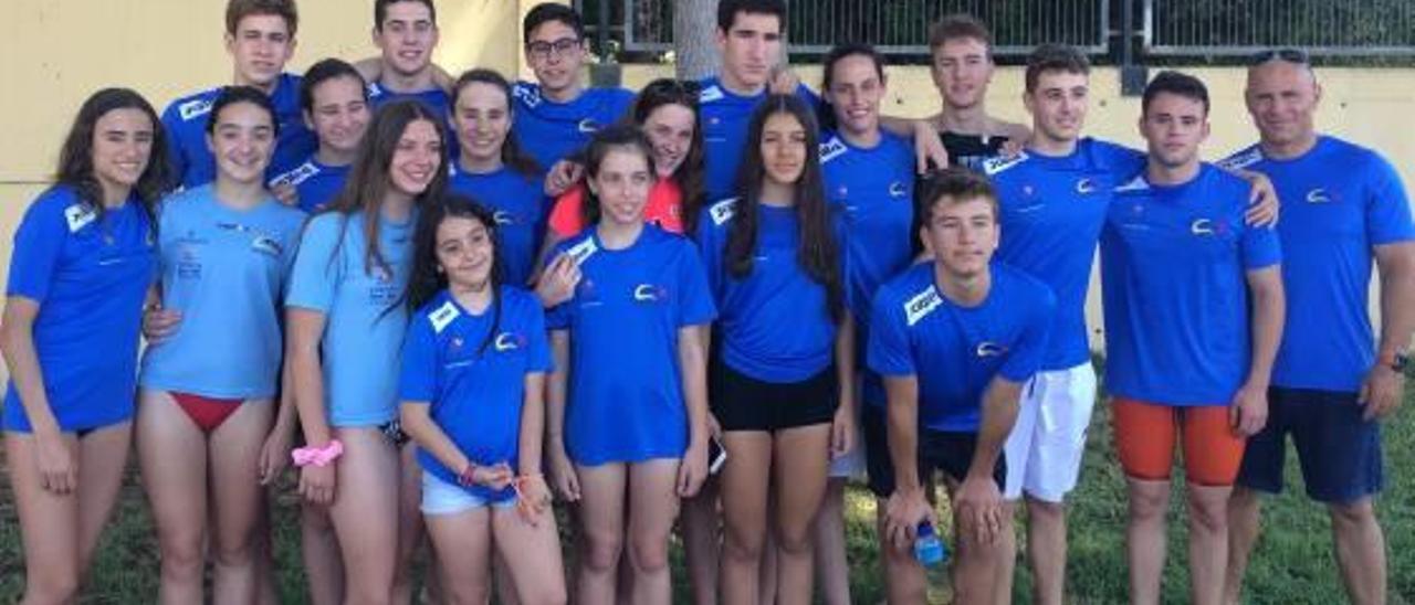 Nadadores del Club Natació Xàtiva en el Trofeo Delfín.