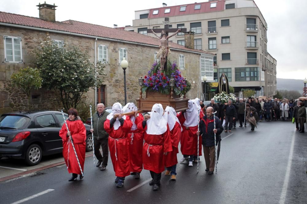 El agua no da tregua a la Semana Santa de Lalín