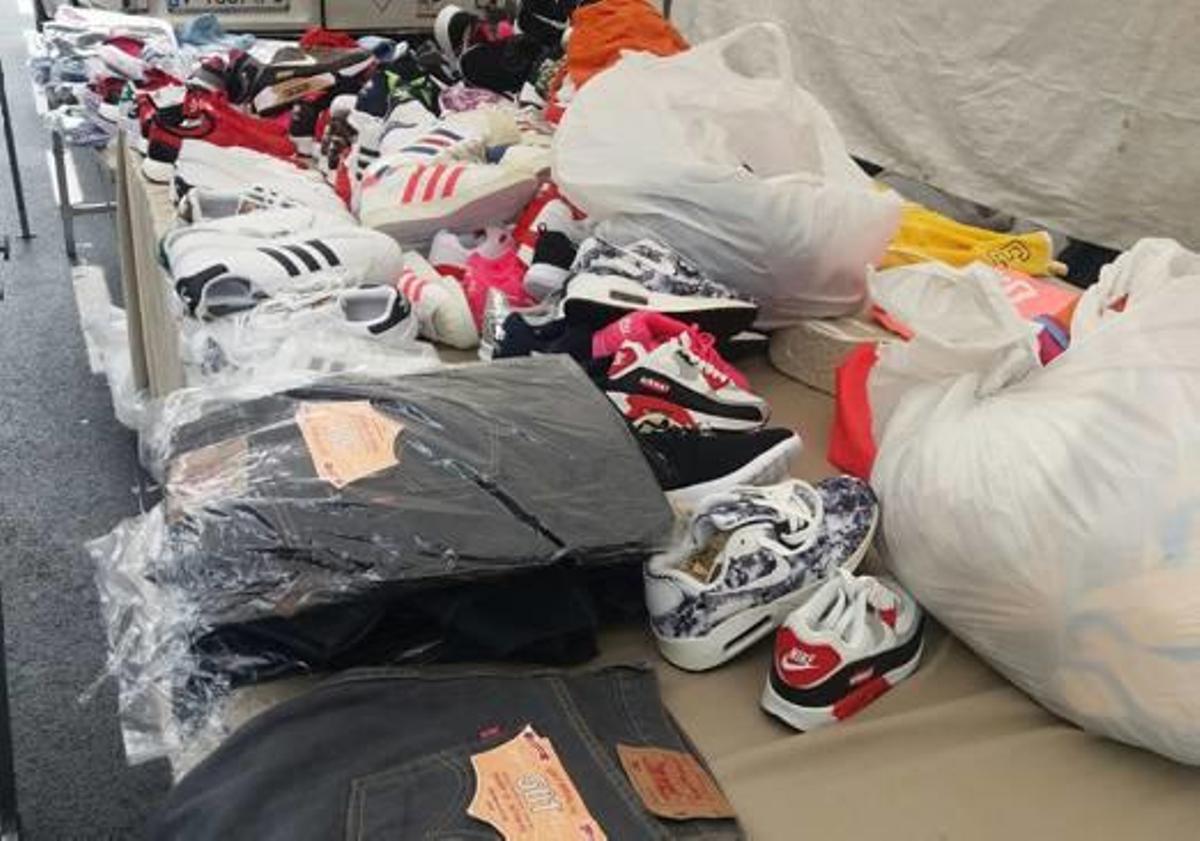 Golpe a la falsificación de ropa y calzado en Faura