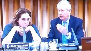 El diputat Lanzuela reprèn la representant dels denonats.