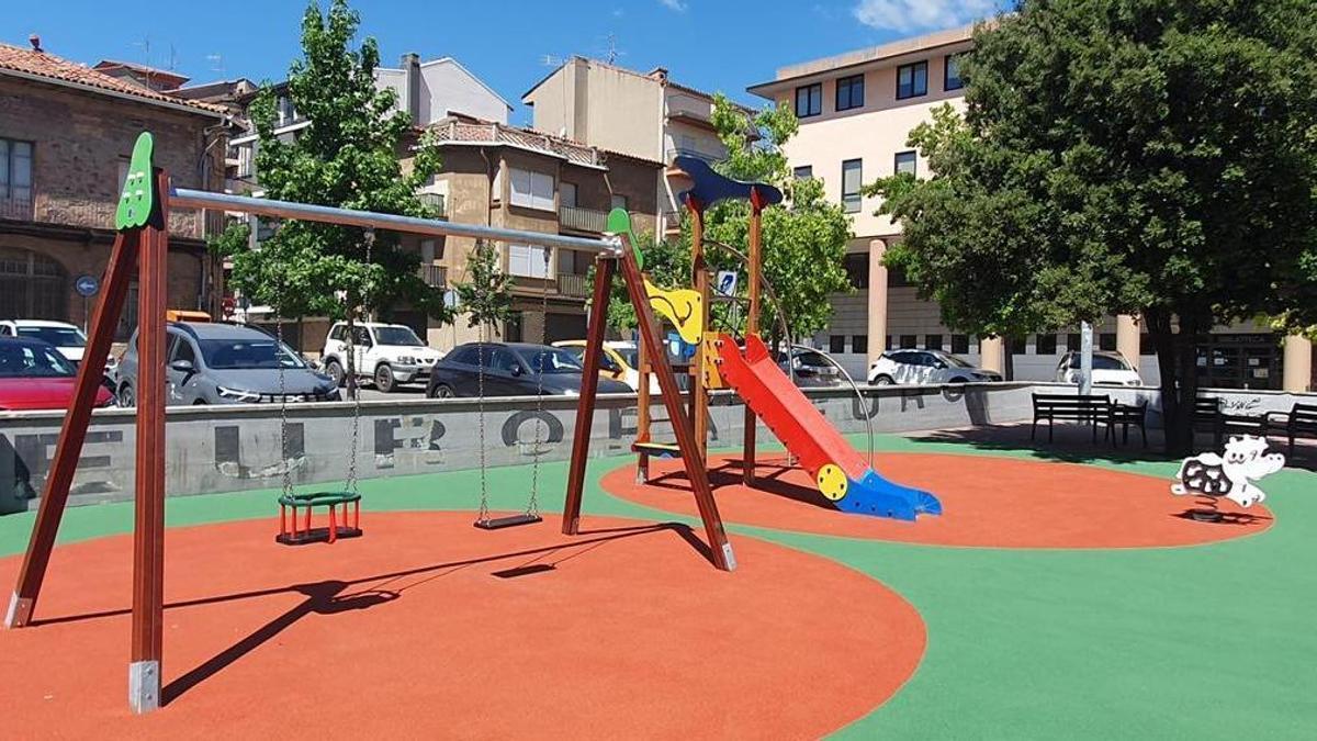 El renovat parc infantil de la plaça d'Europa