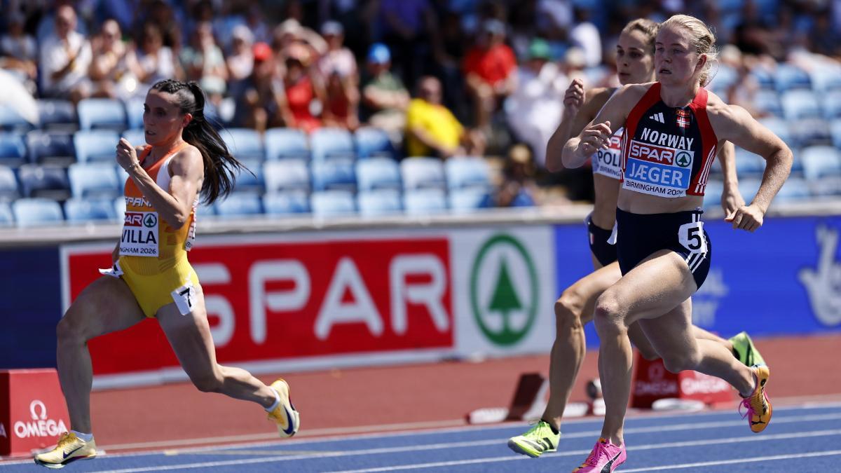 Paula Sevilla (izquierda), en plena batalla para superar las semifinales
