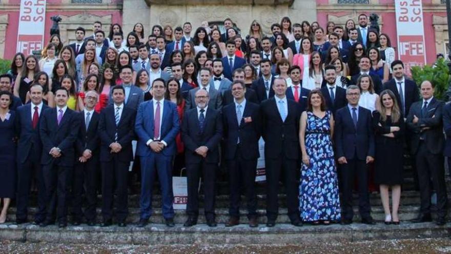 Alumnos de la sexta promoción de los másteres de IFFE Business School.