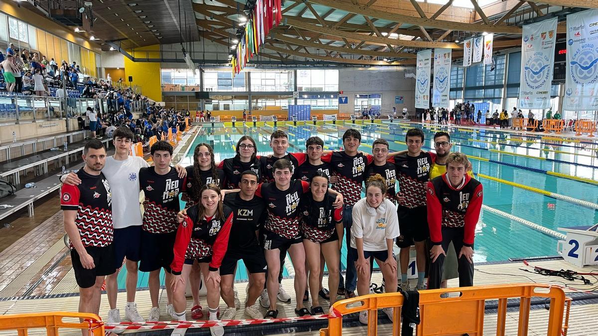 Nadadores del Red Corner en el Mundial de natación con aletas